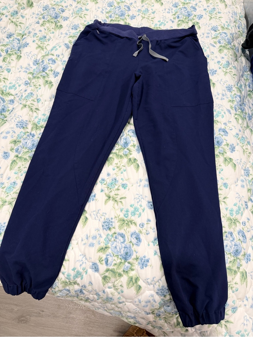 FIGS  Navy Knit Jogger Pants in a medium, PO# 1502